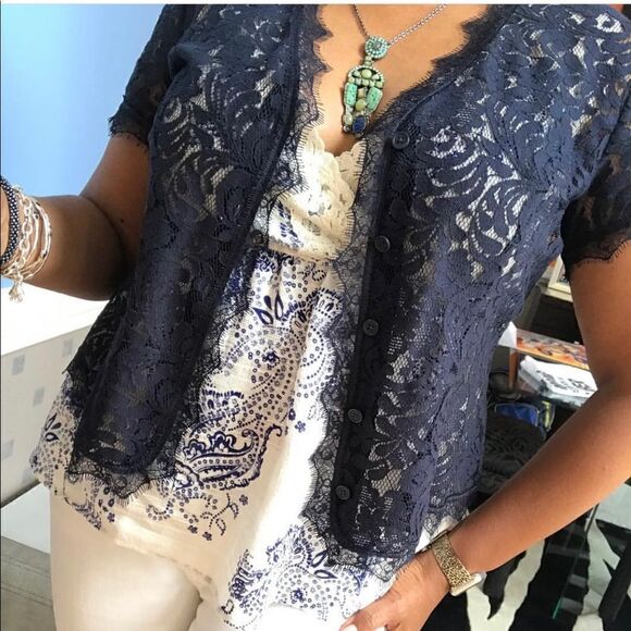 CAbi VERANDA SLEEVELESS TOP/TANK/BLOUSE BLUE/WHITE PAISLEY FLORAL LACE XS NBW - Picture 9 of 10
